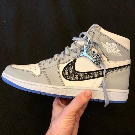 jordan one dior prix|air jordan 1 Dior stockx.